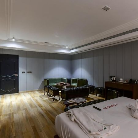 The Downton Hotel Rāipur Buitenkant foto